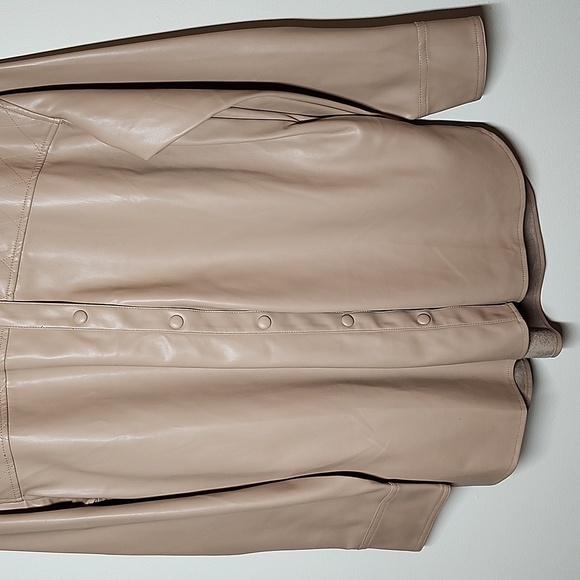 Isaac Mizrahi Live Faux Leather Shacket Camel Button Down Oversized Medium - Picture 3 of 11